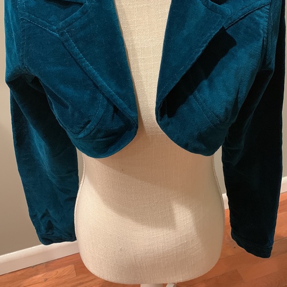 Plugg Woman’s Crop Blazer/Jacket - Picture 3 of 6